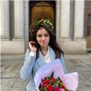 Laureata magistrale in Storia dell'arte impartisce lezioni a studenti di elementari, medie e superiori